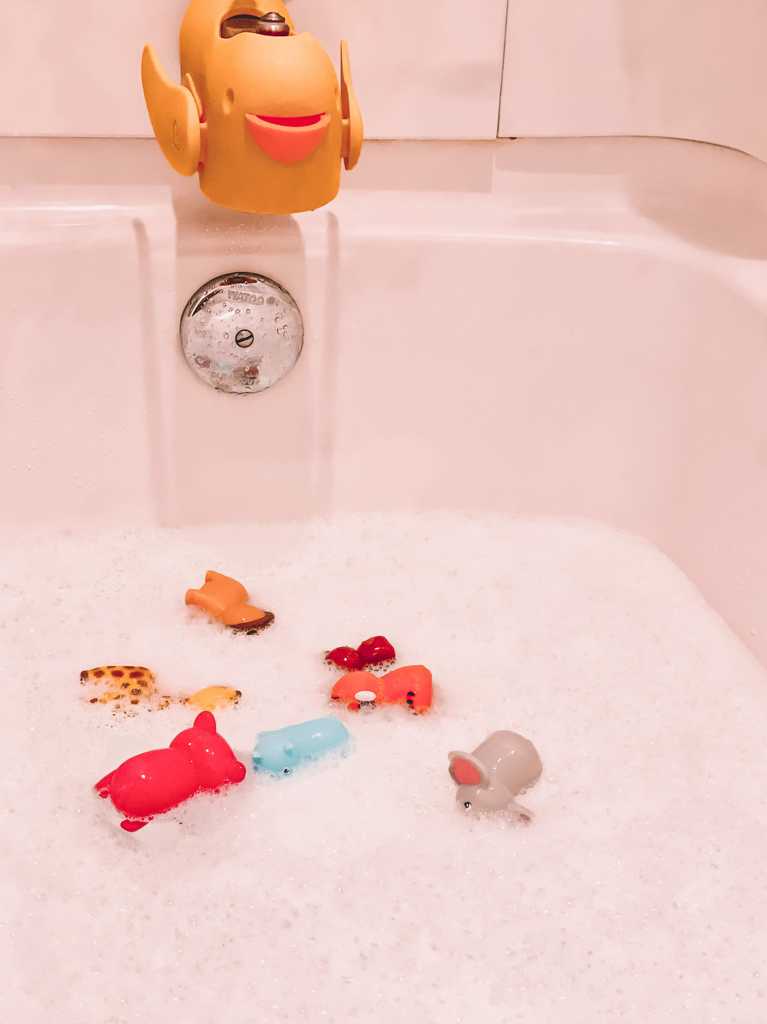 Munchkin squirter toys in bubble bath